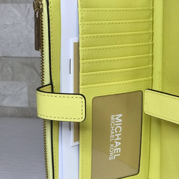 Michael Kors Jet Set Travel Wallet - Picture 4 of 9